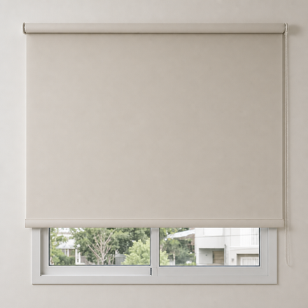 Cortina Roller Blackout cubriendo la ventana