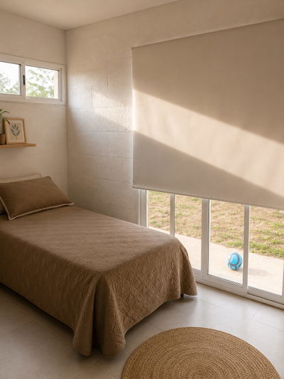 Dormitorio con cortina Roller Blackout blanca
